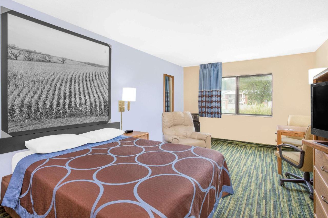 Boarders Inn & Suites By Cobblestone Hotels Waterloo Cedar Falls Exteriér fotografie