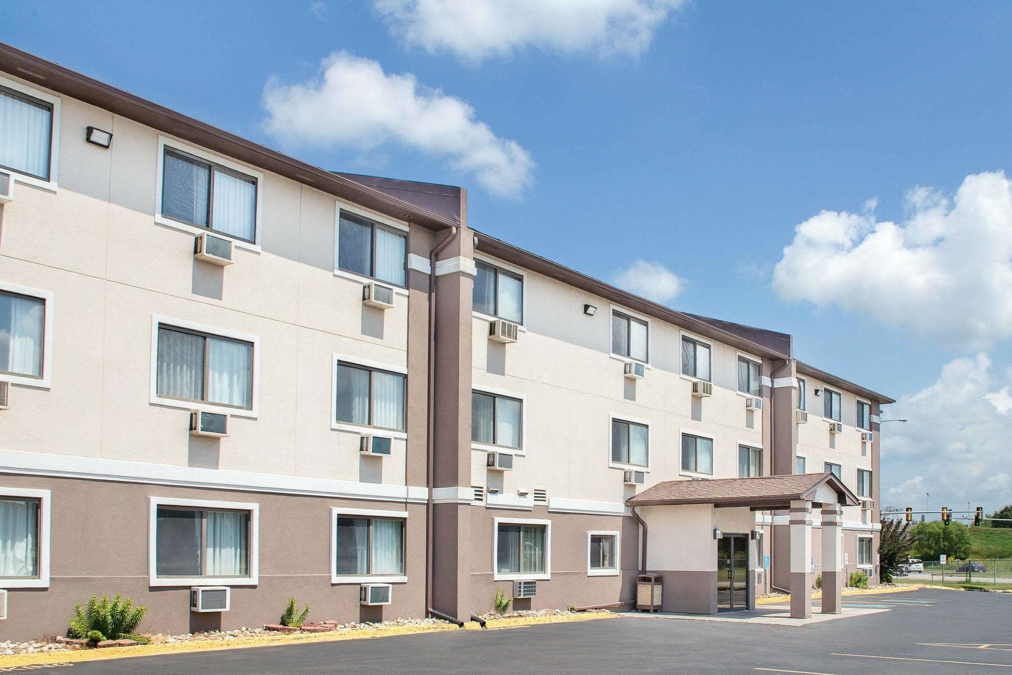 Boarders Inn & Suites By Cobblestone Hotels Waterloo Cedar Falls Exteriér fotografie
